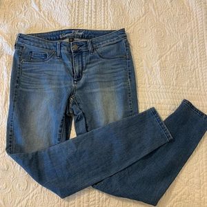 Medium Wash Skinny Jeans/Jeggings